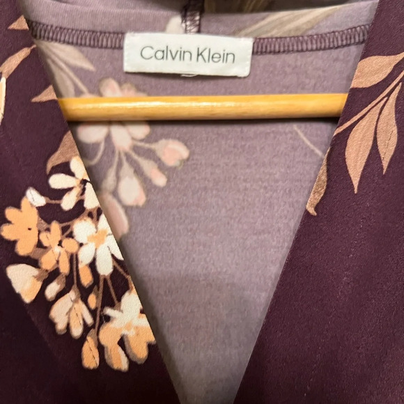 Calvin Klein sleeveless top size medium (M), floral design purple, sleeveless - Picture 5 of 5